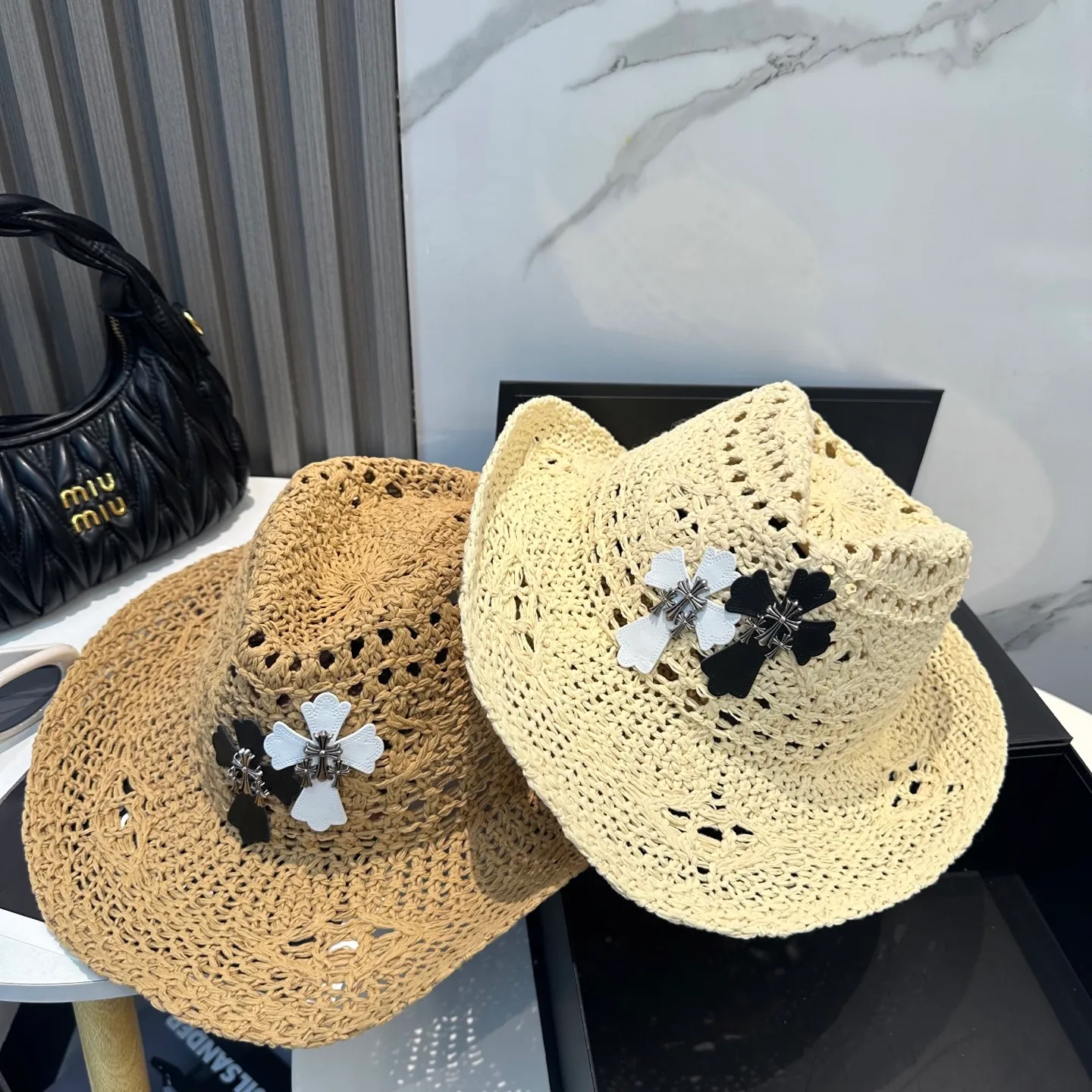 P76 Crow Heart Summer Beach Straw Hat 🔳 A must-have item in summer 🟡It has a great atmosphere when taking beach camping photos~ A straw hat with a great sense of design 📸Super release~ Shipping is not easy, so hurry up and get it while it is in stock!